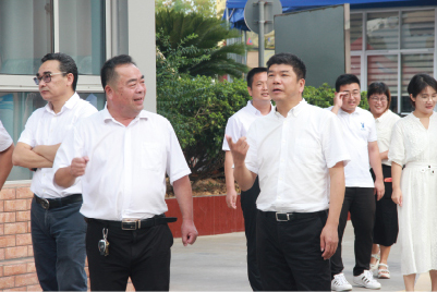 臺(tái)州市教育工委書記、局長黃人川來學(xué)校視察